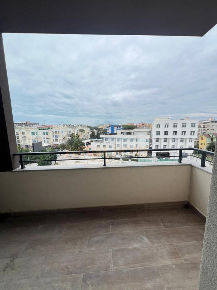 Shitet Apartament 1+1 Mali i Robit, Golem