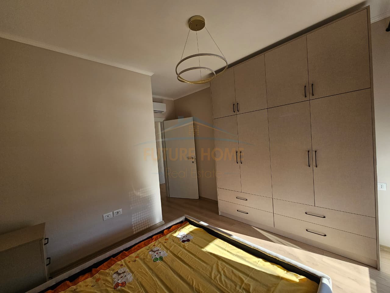 Shitet, Apartament 1+1, Rruga Jordan Misja, Tiranë.