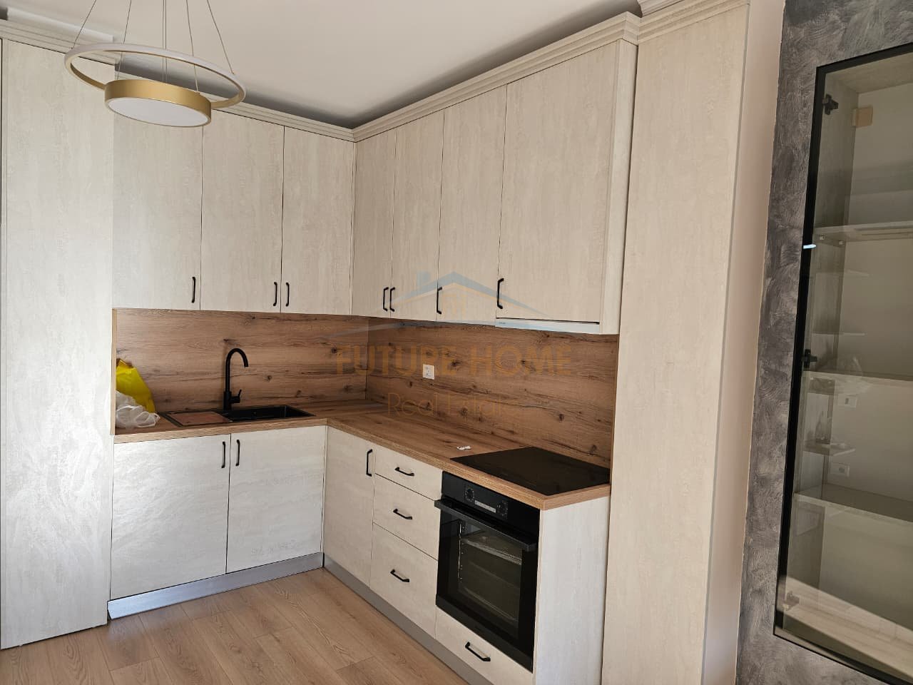 Shitet, Apartament 1+1, Rruga Jordan Misja, Tiranë.