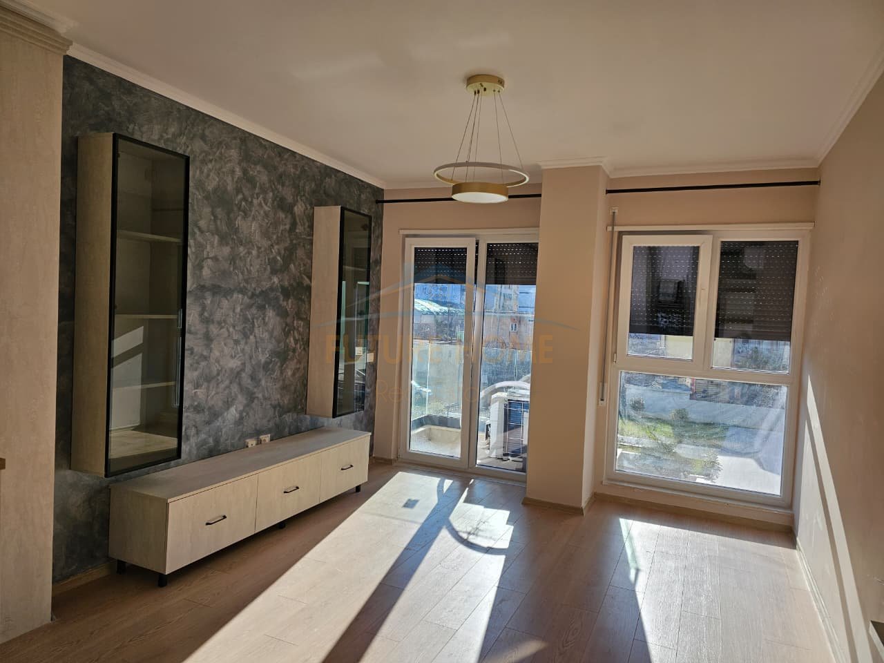 Shitet, Apartament 1+1, Rruga Jordan Misja, Tiranë.