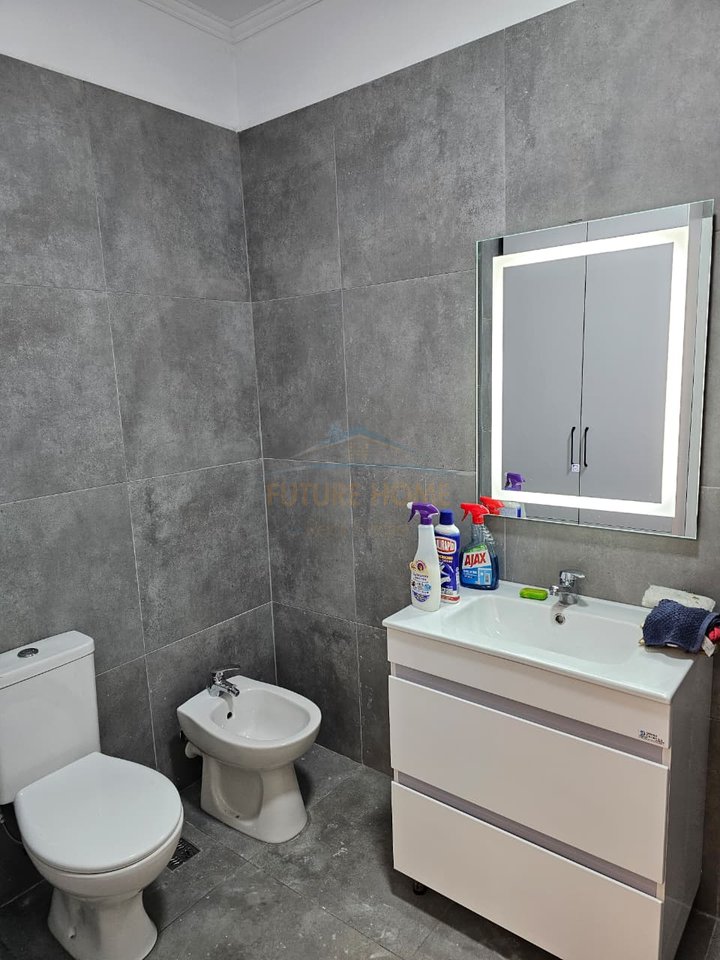 Shitet, Apartament 1+1, Rruga Jordan Misja, Tiranë.