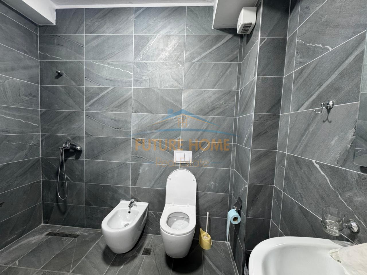 Qera, Ambient për Zyra , Bulevardi i Ri,Tiranë