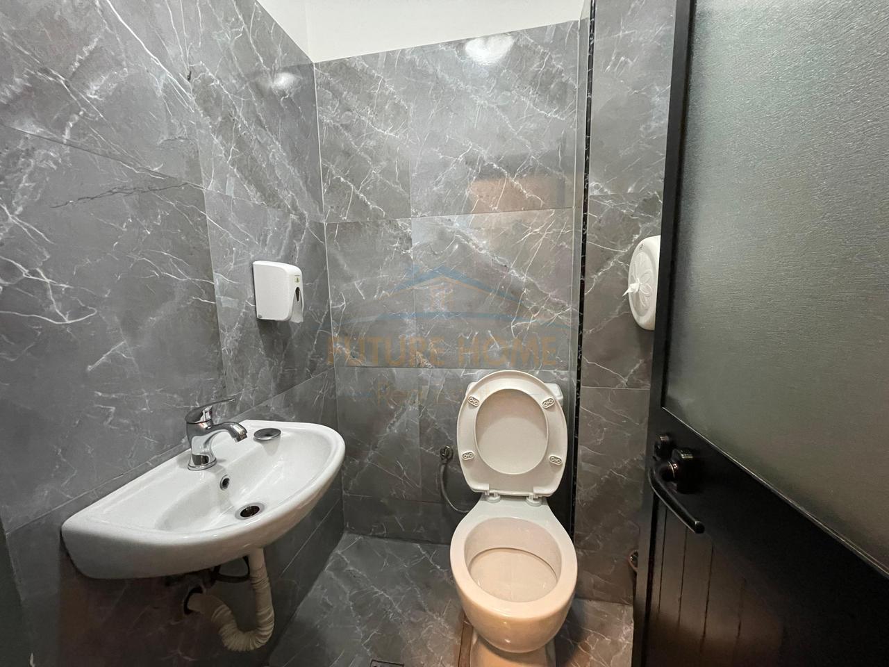 In vendita, locali commerciali, Bar-Caffè, Via Hysen Xhura, Porcelan, Tirana