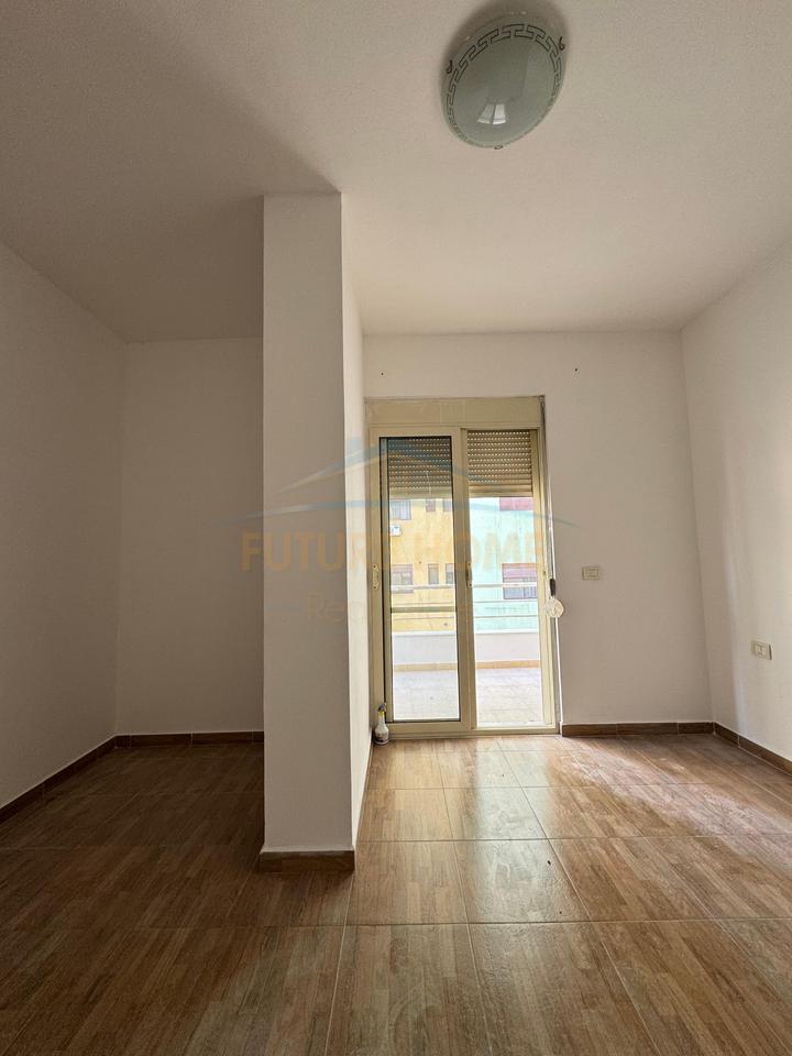 Shitet, Apartament 2+1+2, Ish Rajoni, Durrës