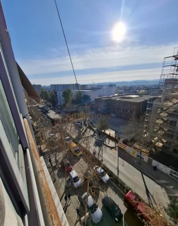 Shitet, Apartament 1+1,Kamëz.