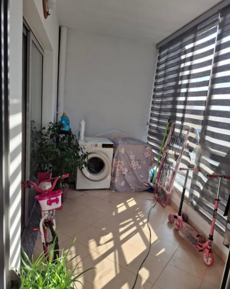 Shitet, Apartament 1+1,Kamëz.