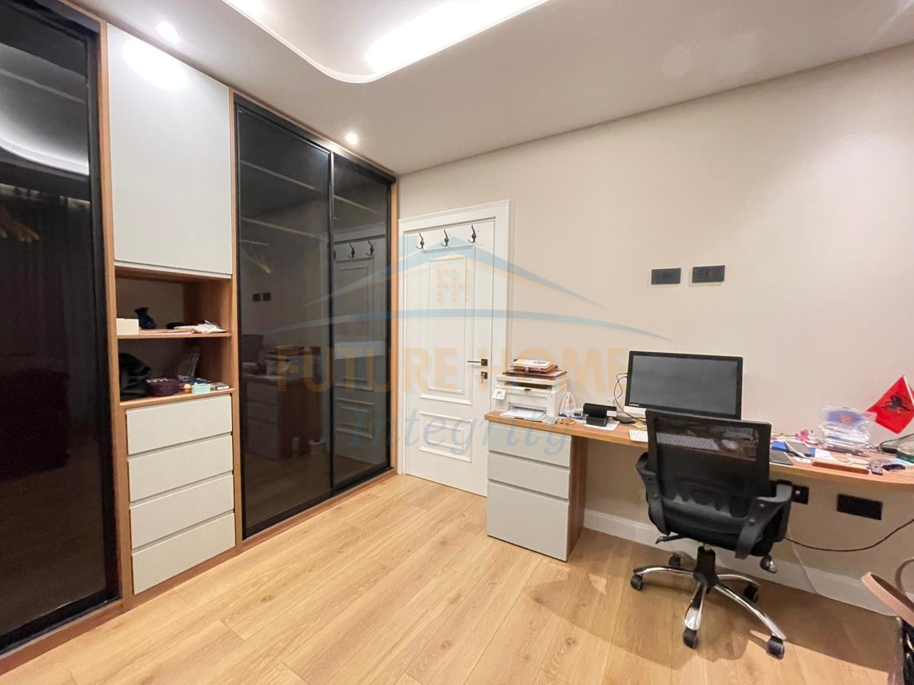 Qera, Apartament 2+1+2, Shallvaret, Tiranë.