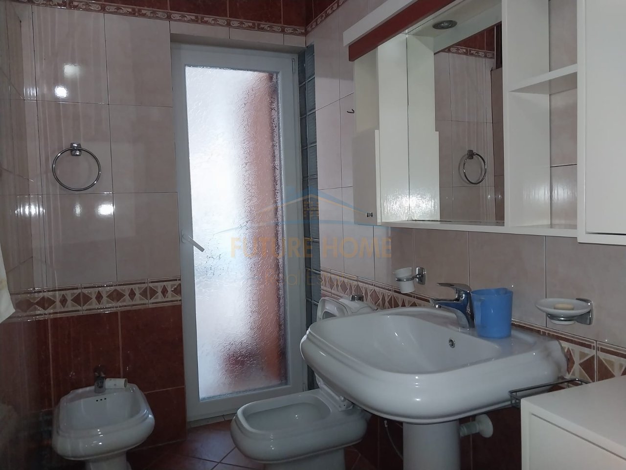 Rent, Apartment 3+1+2, 5-Maji Street, Tirana.