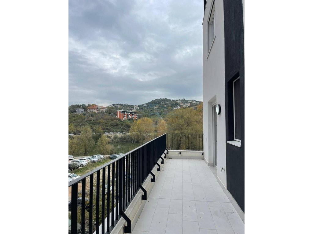 Qera,Apartament 2+1 + Verandë, Kompleksi FZ, Liqeni i Thatë, Tiranë