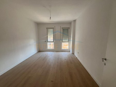 Shitet, Apartament 2+1+2, Univers City