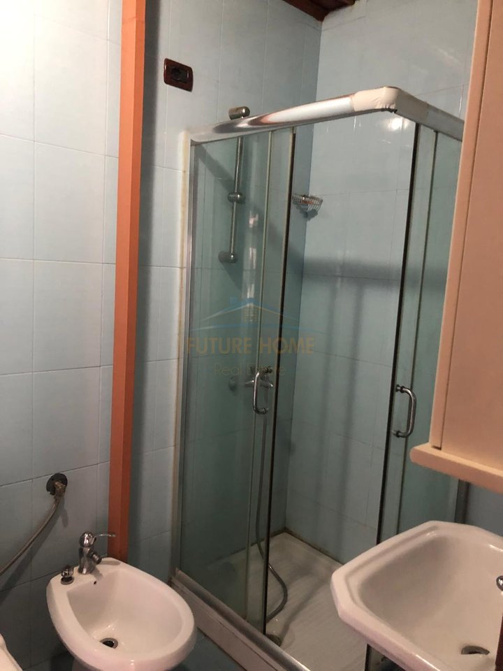 Shitet , Ndërtesë 3 - katëshe , Rruga Fejzo Mema, Vlorë