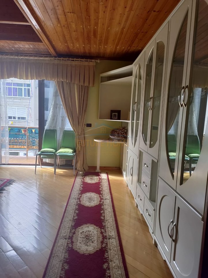 Shitet , Ndërtesë 3 - katëshe , Rruga Fejzo Mema, Vlorë