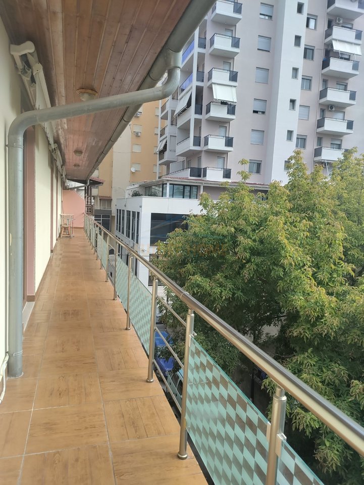 Shitet , Ndërtesë 3 - katëshe , Rruga Fejzo Mema, Vlorë