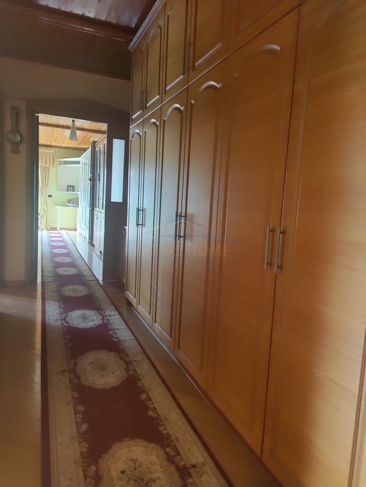 Shitet , Ndërtesë 3 - katëshe , Rruga Fejzo Mema, Vlorë