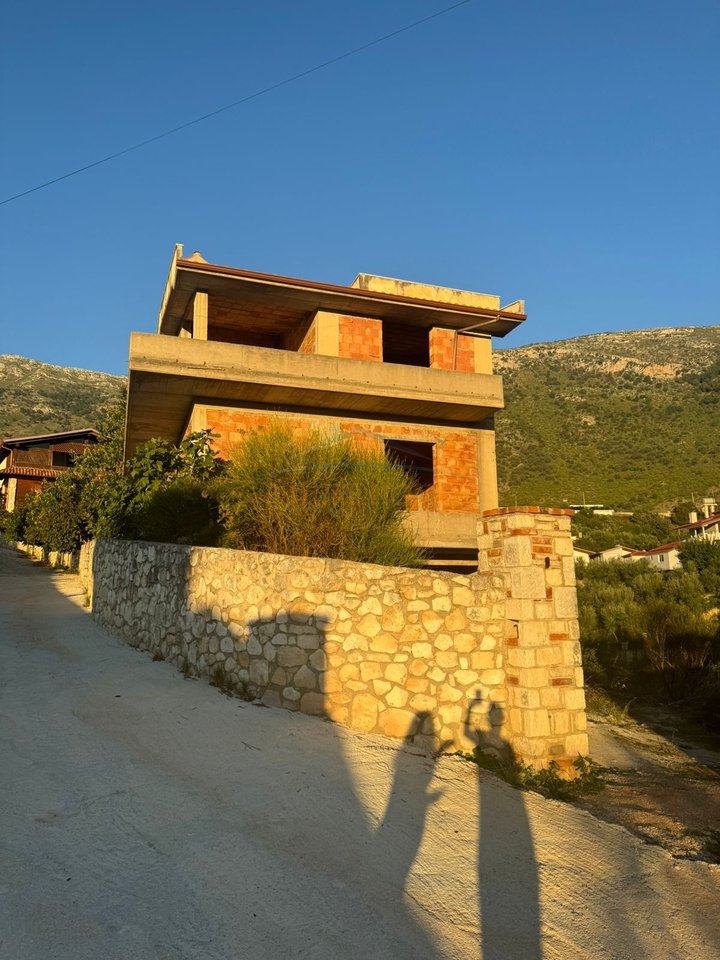 Shitet, Ndërtesë, Tragjas,Vlorë