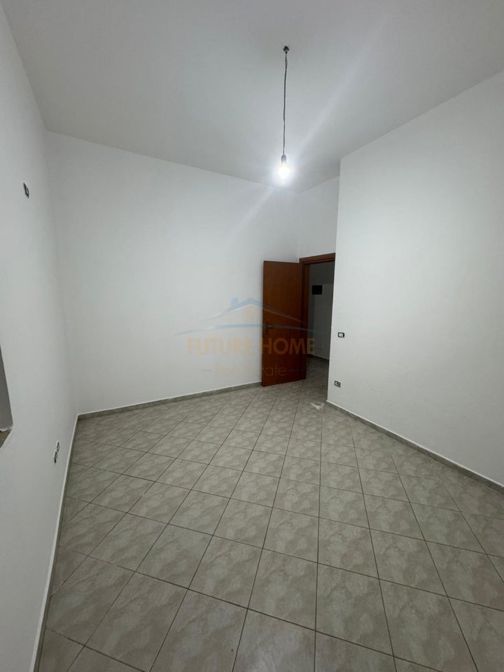 Shitet, Apartament 1+1, Fresk, Tiranë.