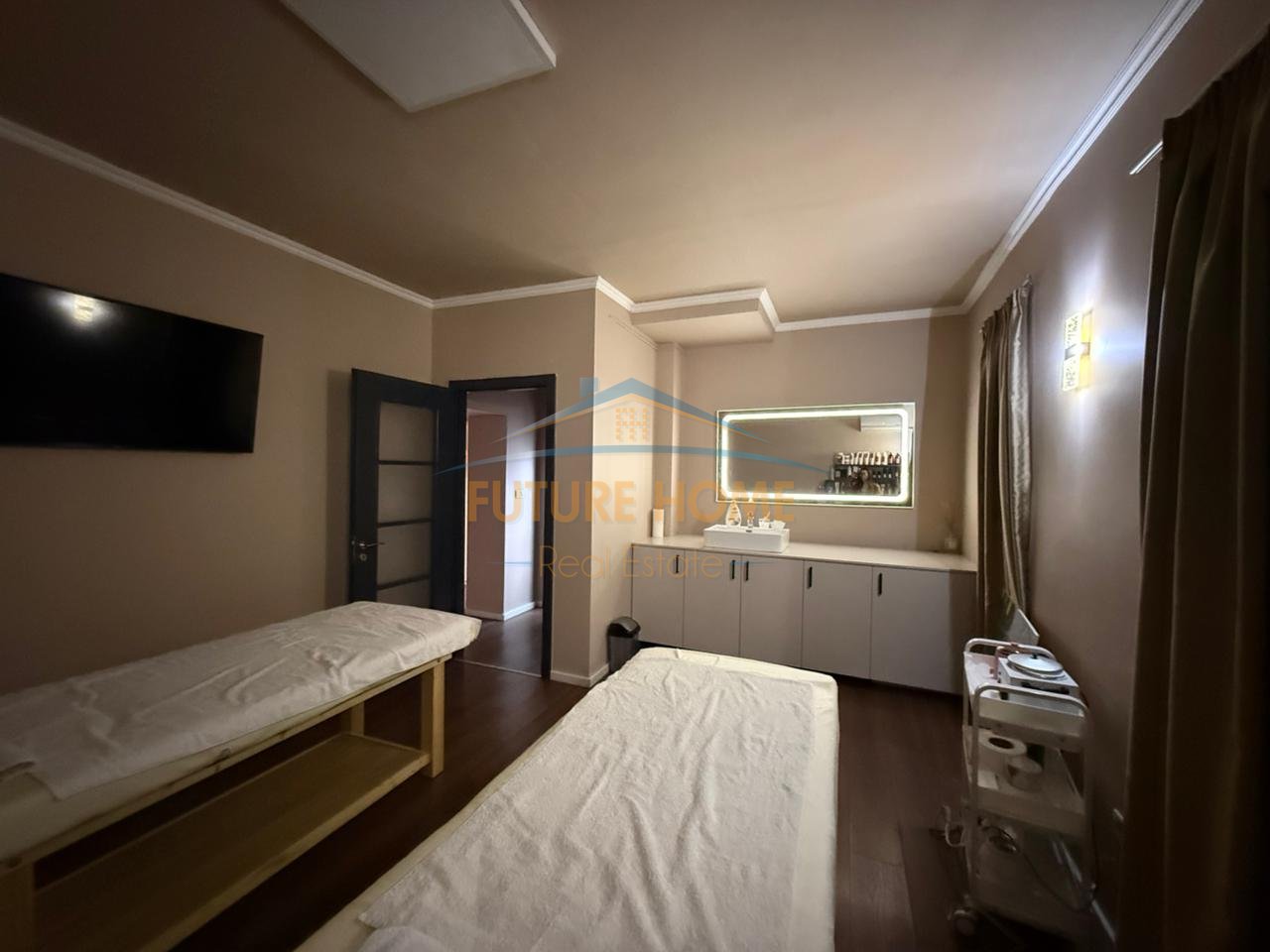 In vendita, attività commerciale, centro estetico, Comune di Parigi, Tirana