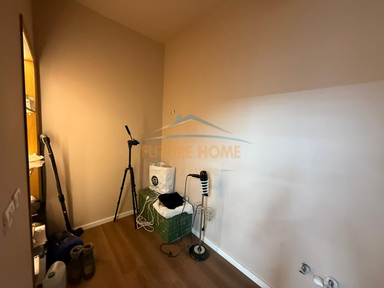 In vendita, attività commerciale, centro estetico, Comune di Parigi, Tirana