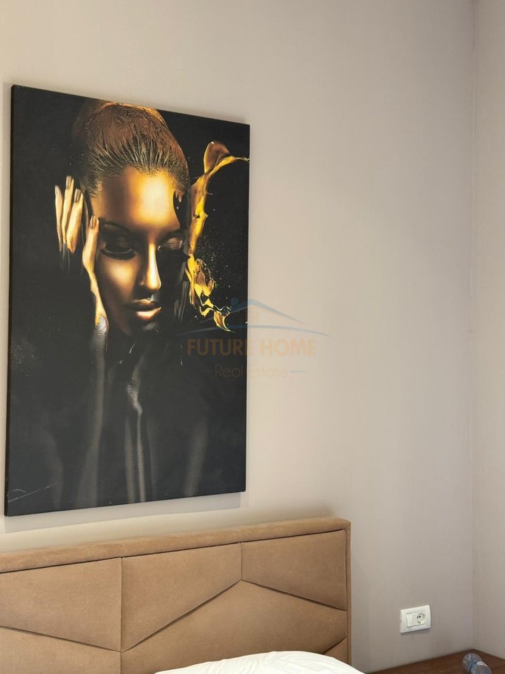 Shitet, Hotel, Ne Qeparo