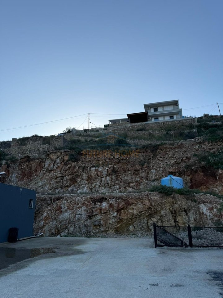 Shitet, Hotel, Ne Qeparo