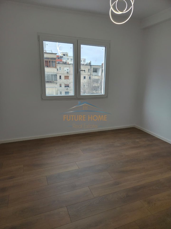 Shitet, Apartament 1+1, Tregu elektrik, Tiranë.
