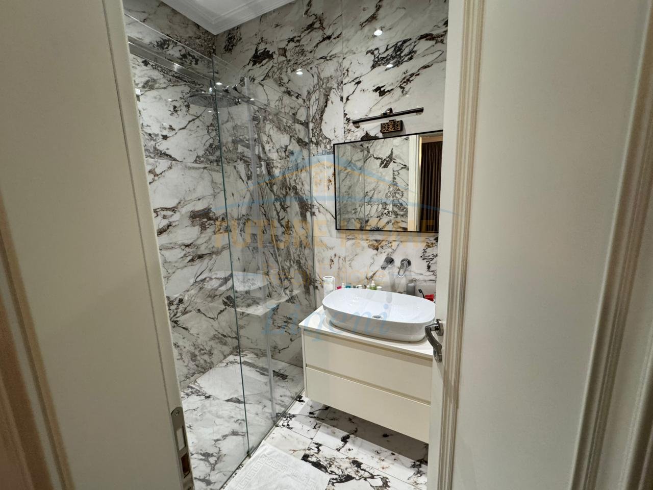 In affitto, appartamento 3+1+ posto auto, Zogu i Zi, Tirana.