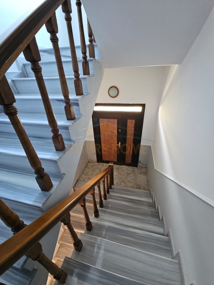 In Vendita, Villa su 3 Piani + Mansarda, Mali Robit, Durazzo