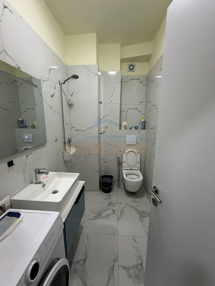 Shitet, Apartament 1+1+Post Parkimi, Rrugën Riza Cerova