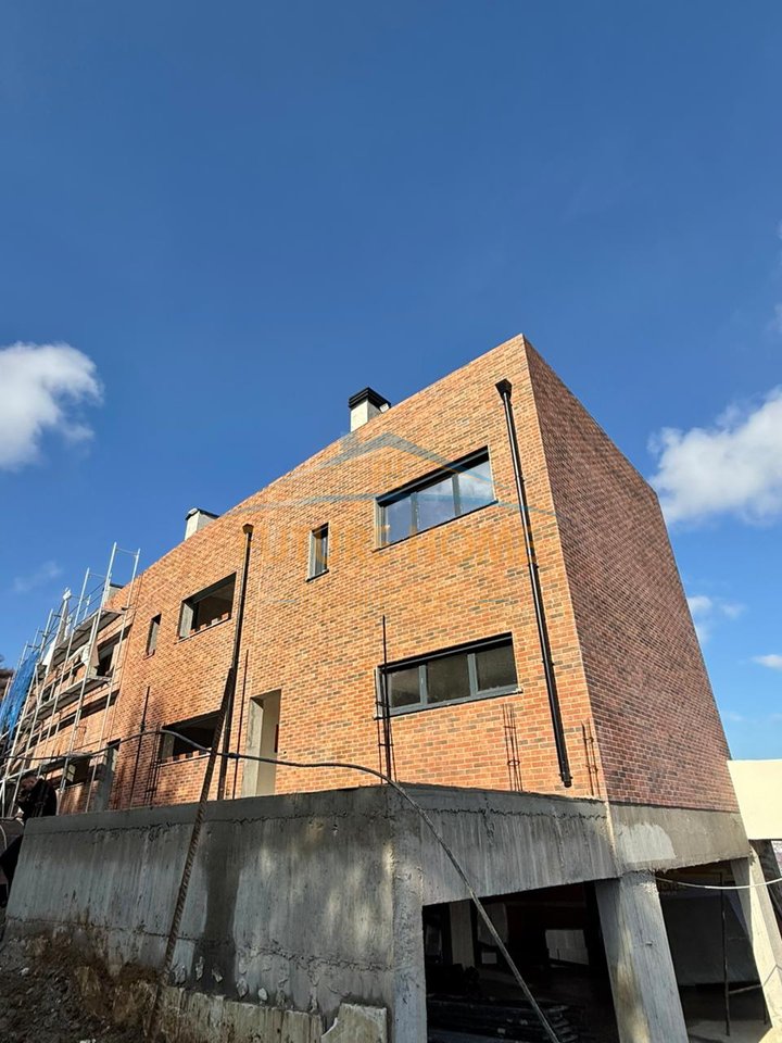 Shitet, Duplex 3+1, Rezidenca "Kodra e Diellit 2", Tiranë.