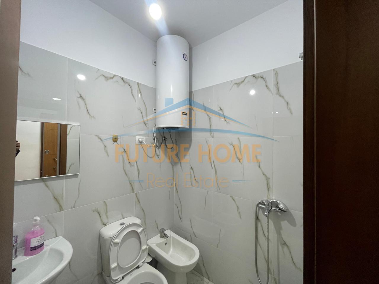 Qira, Ambient per zyra+2 Poste Parkimi, 21 Dhjetori