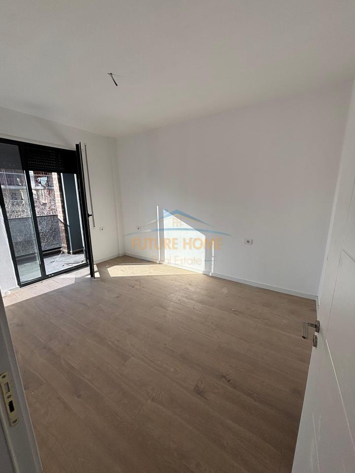 Qera, Ambient për Zyra , 5 Maji,Tiranë