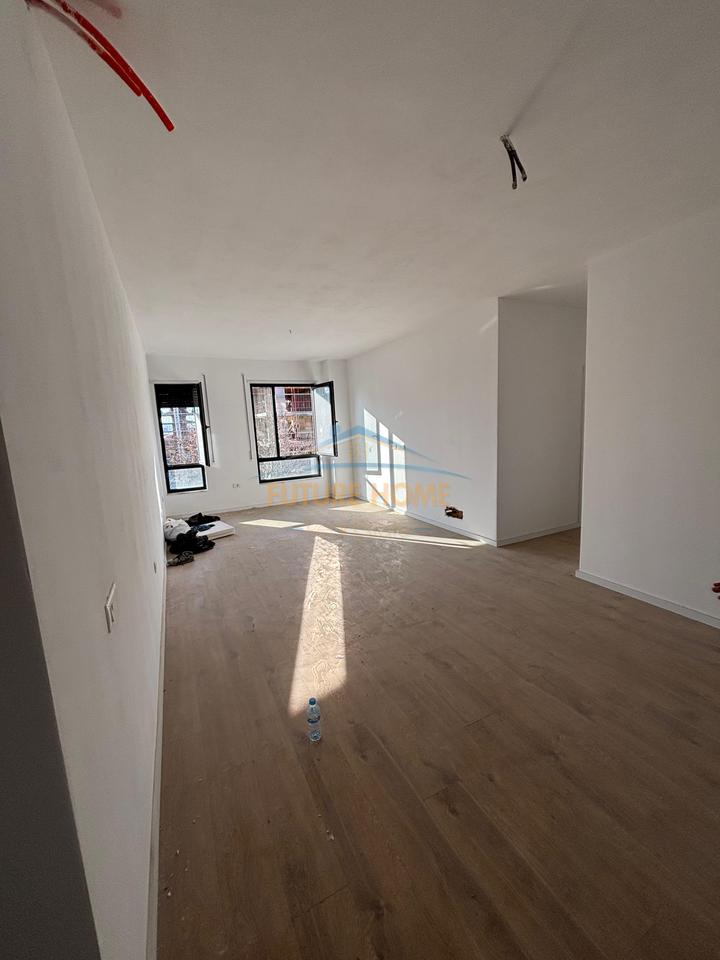 Qera, Ambient për Zyra , 5 Maji,Tiranë