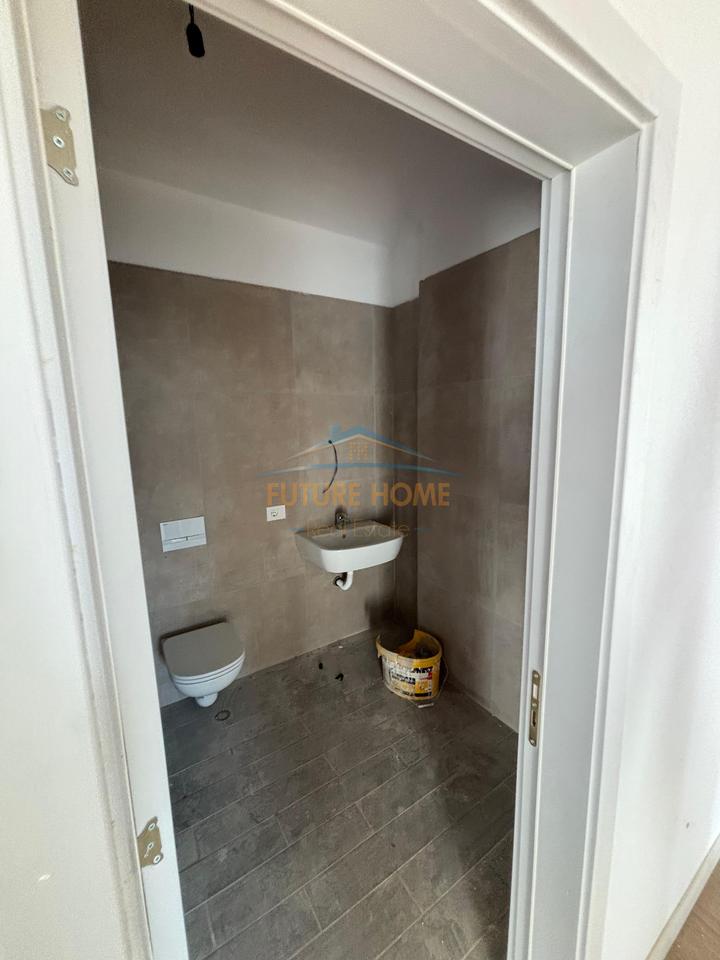 Qera, Ambient për Zyra , 5 Maji,Tiranë