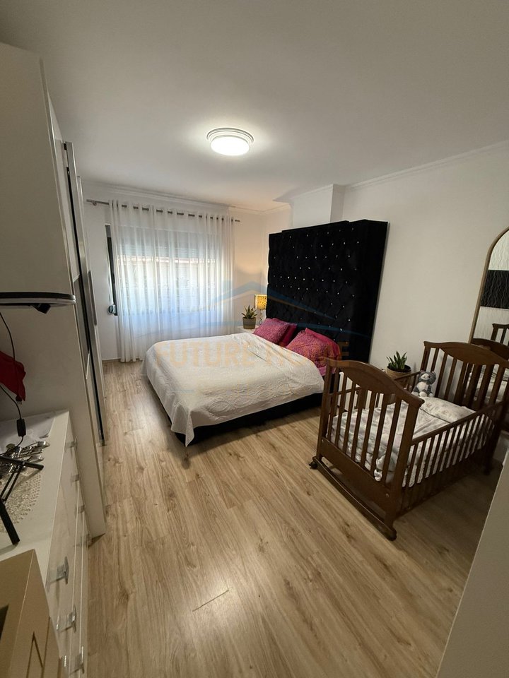Shitet, Apartament 2+1,Unaza e re