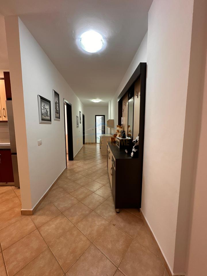 Shitet , Apartament 2+1+2 ,Lungomare ,Vlorë.