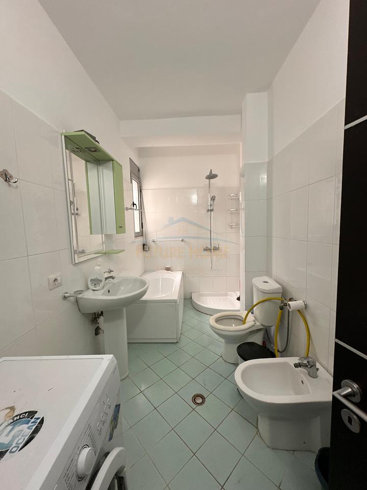 Shitet , Apartament 2+1+2 ,Lungomare ,Vlorë.