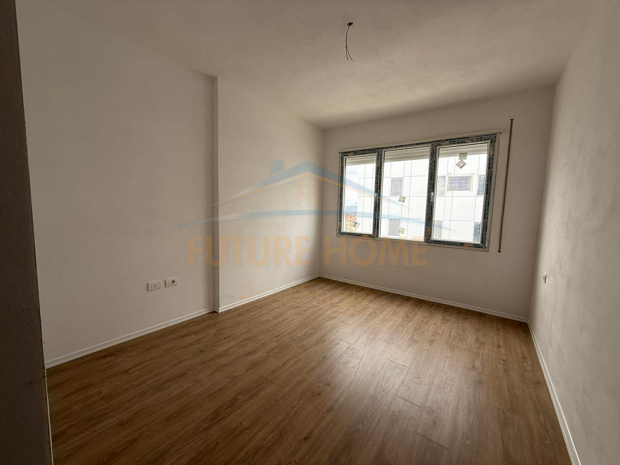 Shitet, Apartament 2+1+Post Parkimi, Kamëz