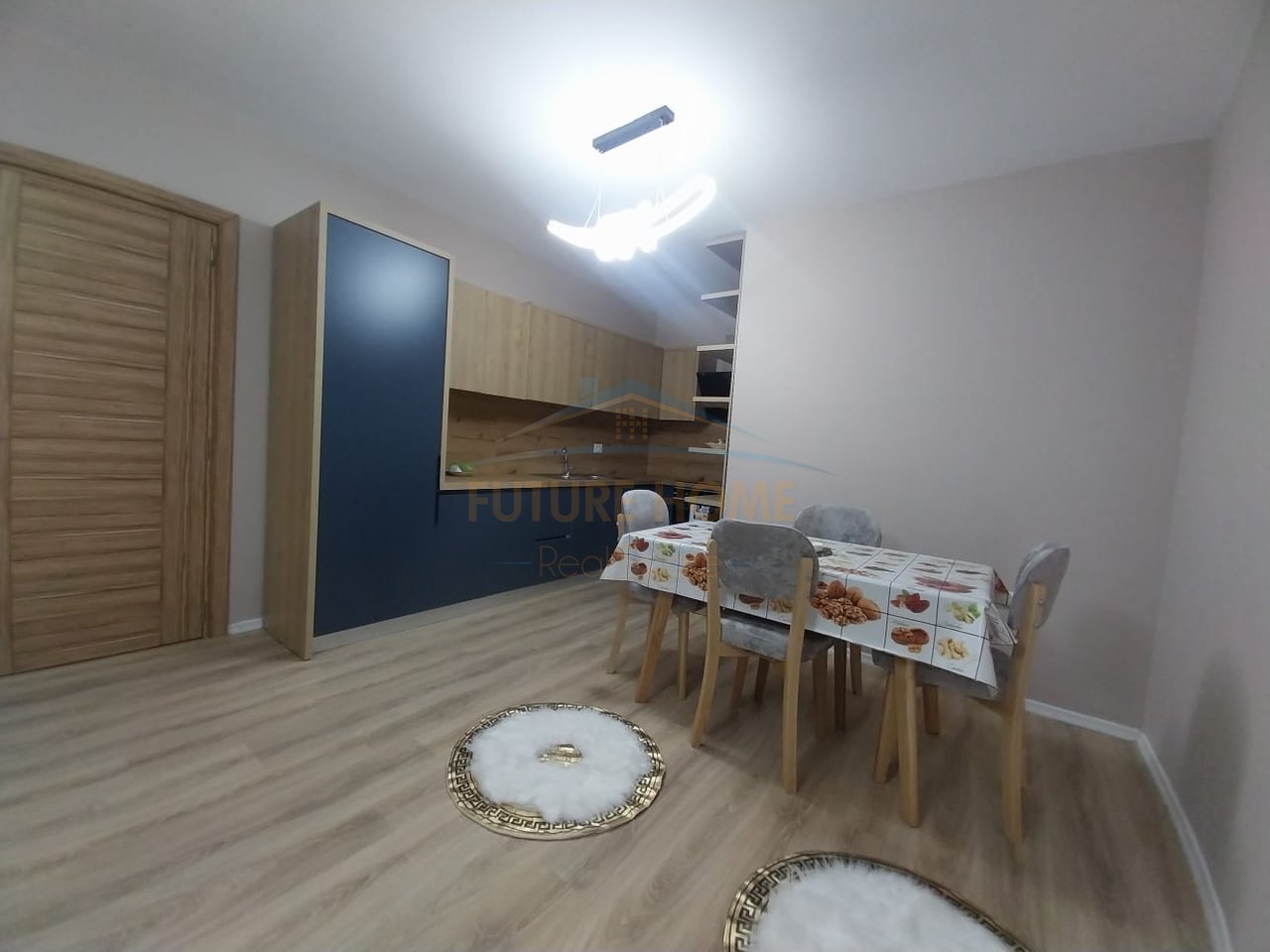 Qera, Apartament 2+1+2+Post Parkimi, Rruga 5-Maji, Tirane.