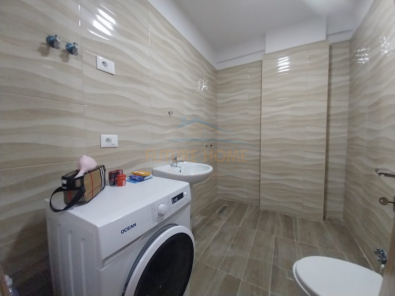 Qera, Apartament 2+1+2+Post Parkimi, Rruga 5-Maji, Tirane.