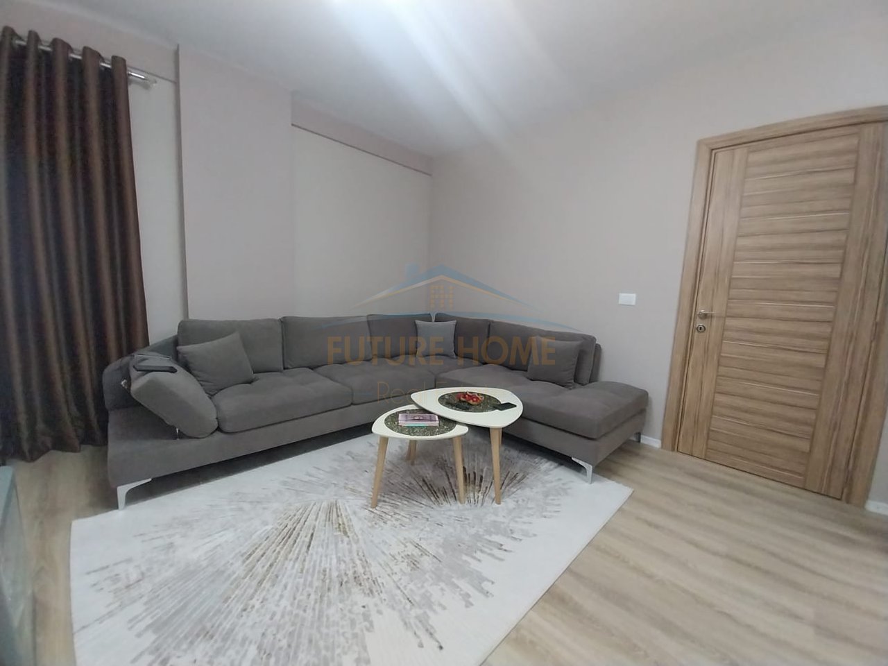 Qera, Apartament 2+1+2+Post Parkimi, Rruga 5-Maji, Tirane.