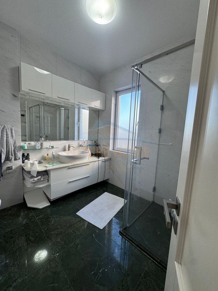 Shitet , Apartament 3+1+3 , Kinostudio