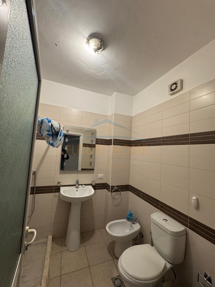 Shitet, Apartament 1+1, Kompleksi Kontakt, 21 Dhjetori , Tirane