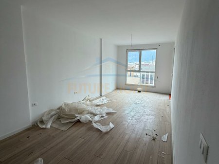 Shitet, Apartament 1+1, Stacioni i Trenit