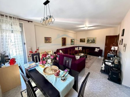 Shitet, Apartament 2+1, Ali Demi, Tiranë.