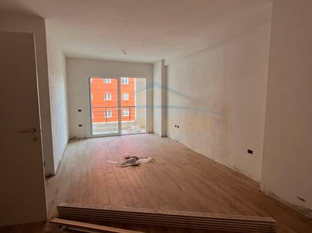 Shitet, Apartament 1+1, Yzberisht, Tiranë