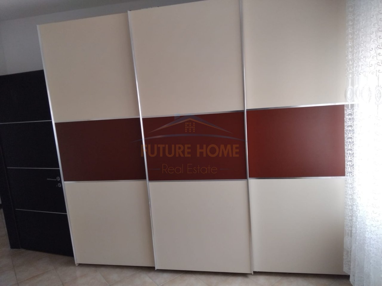 Shitet , Apartament 2+1+2 ,Lungomare ,Vlorë.