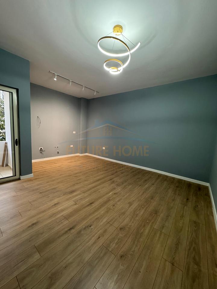 Shitet, Apartament 2+1,Fresk, Tirane