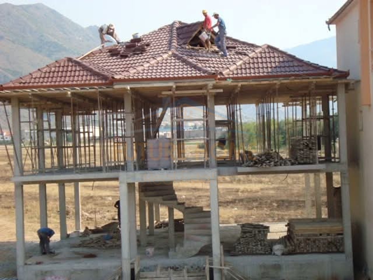 In vendita, Edificio + Terreno, Quartiere 4, Korçë.