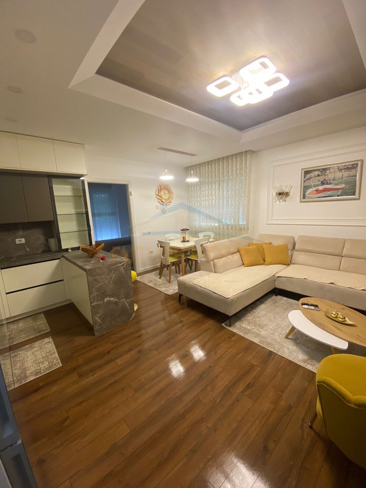 In vendita, Appartamento 2+1+2, Complesso FZ, Lago Asciutto, Tirana