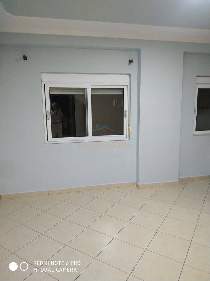 In affitto, appartamento 2+1, Rruga Riza Cerova, vicino alla scuola di 9 anni 4 Deshmoret, Tirana.